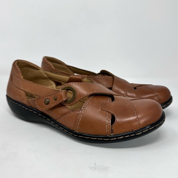 Clark’s Ashland India Tan Women’s Brown Leather Slip on Flats - Picture 2 of 16